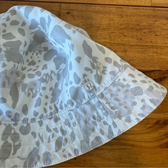 Lululemon Both Ways Reversible White Bucket Hat Cheetah Print Size L/XL - Picture 4 of 8